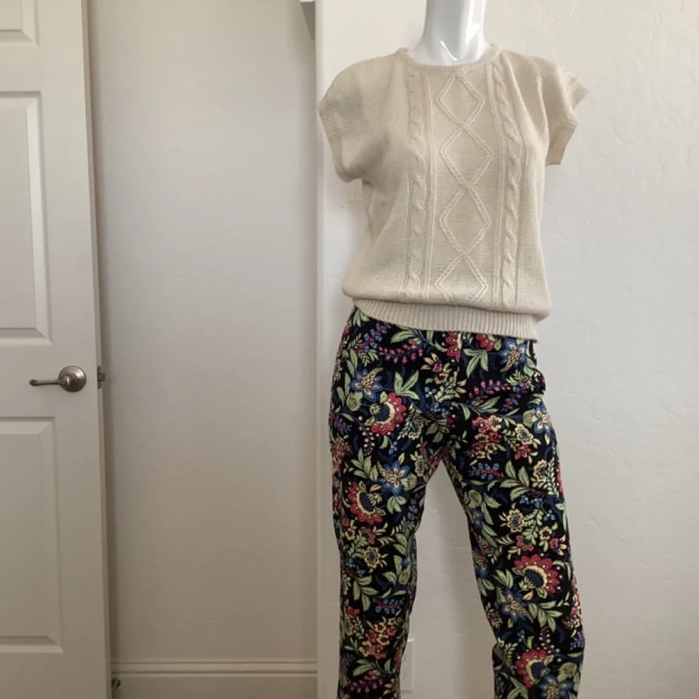 Appleseed’s, 8p, floral on black background, stretch, straight leg pants - Picture 7 of 13